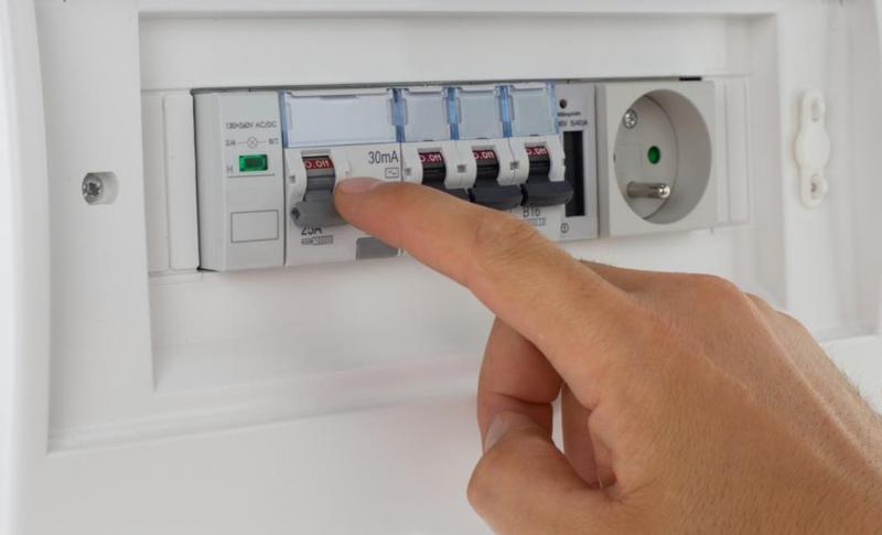 Pourquoi faire appel &agrave; un &eacute;lectricien qualifi&eacute; pour vos travaux ?
