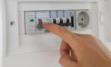 Pourquoi faire appel &agrave; un &eacute;lectricien qualifi&eacute; pour vos travaux ?